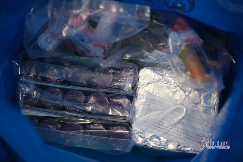 Doi vi Tet, co chinh tom hum Uc, nham nhi dui lon Tay Ban Nha-Hinh-2