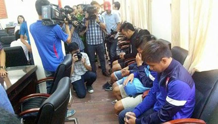 Các cầu thủ bóng đá Đồng Nai tại trụ sở C45.