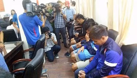 Các cầu thủ bóng đá Đồng Nai tại trụ sở C45.