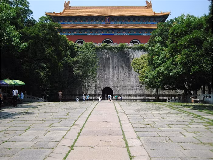 Hiện các nhà khoa học đã dựng lại địa cung, cũng như toàn bộ lăng mộ bằng mô hình 3D, trình chiếu tại Hiếu Lăng, để khách tham quan có thể hình dung về sự kỳ vĩ của lăng mộ lớn nhất thế giới này.