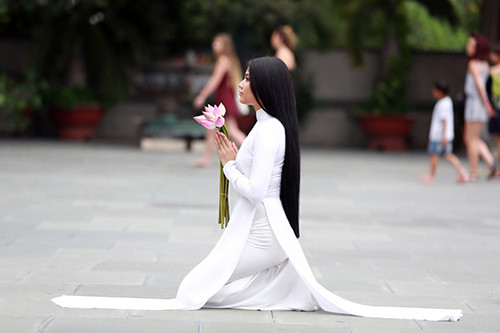 Nguyện cầu mỗi tín đồ Phật giáo nói riêng và mỗi người dân nói chung khi đến chùa đều có thể giữ đúng oai nghi, tu tập đúng pháp. Ảnh minh họa.