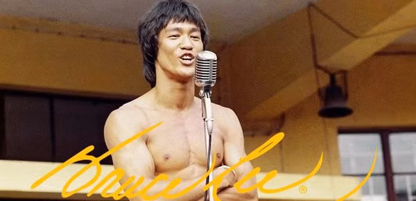 Một Lý Tiểu Long mạnh mẽ, hài hước.