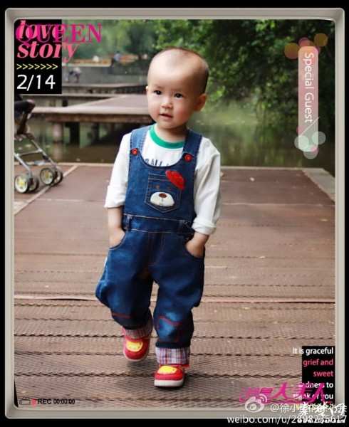 Hình ảnh ngoài đời thực cũng vô cùng cá tính của tiểu hòa thượng.