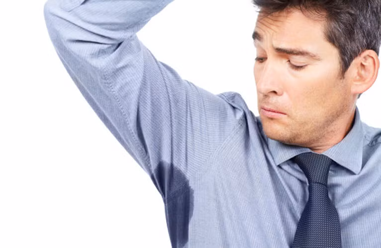 Nếu vùng nách của bạn ra quá nhiều mồ hôi dù đã sử dụng lăn nách, bạn nên chọn loại lăn nách khử mùi có nồng độ nhôm clorua cao hơn.