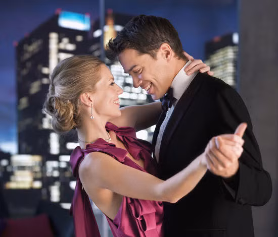 Hôn nhân quá phụ thuộc vào bố mẹ. Nếu vợ/chồng quá dựa dẫm vào bố mẹ, thì khi nảy sinh bất cứ chuyện gì, thì họ sẽ không bàn bạc với vợ/chồng của mình mà lại quay sang tìm kiếm ý kiến của bố mẹ. Một cặp đôi đã kết hôn nên hiểu rõ rằng tương lai của họ sẽ được gắn kết với người bạn đời của mình. Phải xem bạn đời là người tin cậy, thân thiết nhất với mình. Nếu không, cuộc hôn nhân này thường vì lý do “tìm kiếm sự can thiệp bên ngoài” mà dẫn đến thất bại.