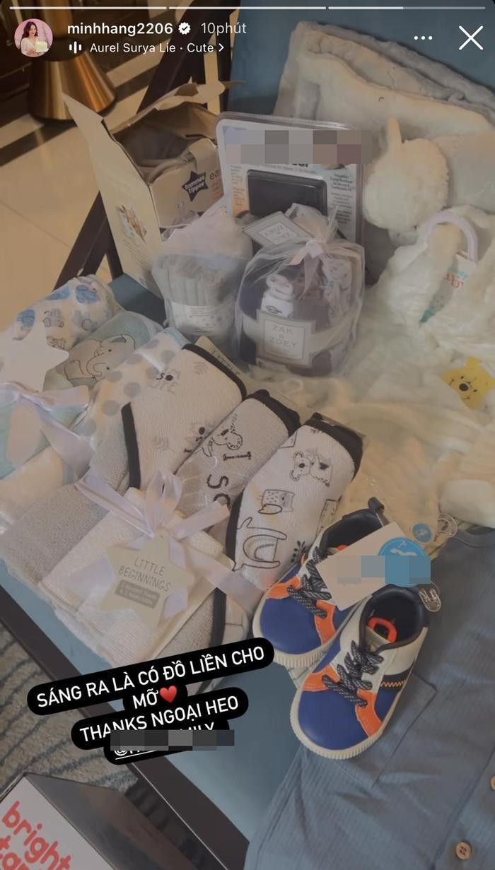 Chua chao doi, nhoc ti nha Minh Hang da nhan qua 