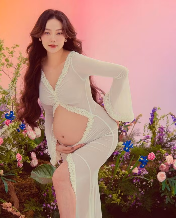 Chua chao doi, nhoc ti nha Minh Hang da nhan qua 