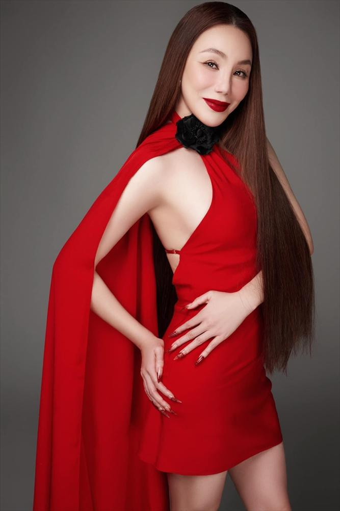 Nhan sac khac la cua ca si Ho Quynh Huong o tuoi 43-Hinh-4