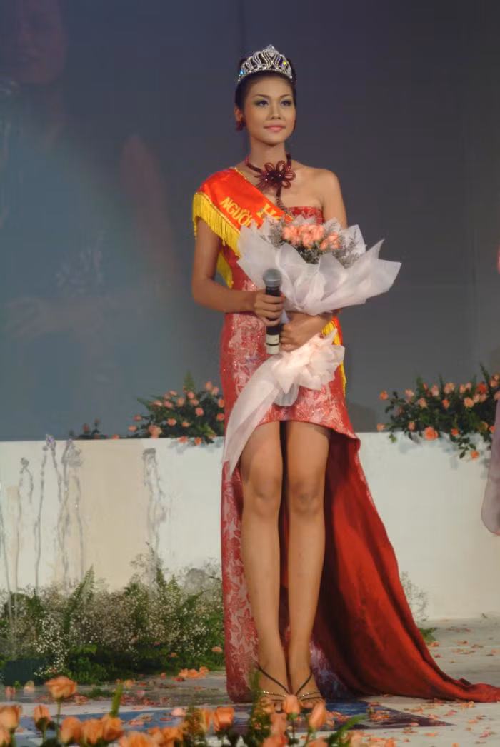 Thanh Hang den nhem khi thi hoa hau 21 nam truoc, hien tai khac xa