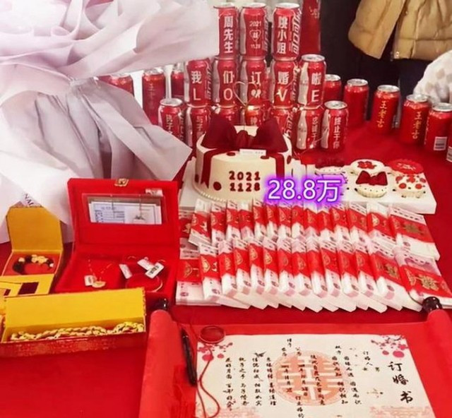 Me vo doi mot thu giua dam cuoi, con re vut hoa huy hon