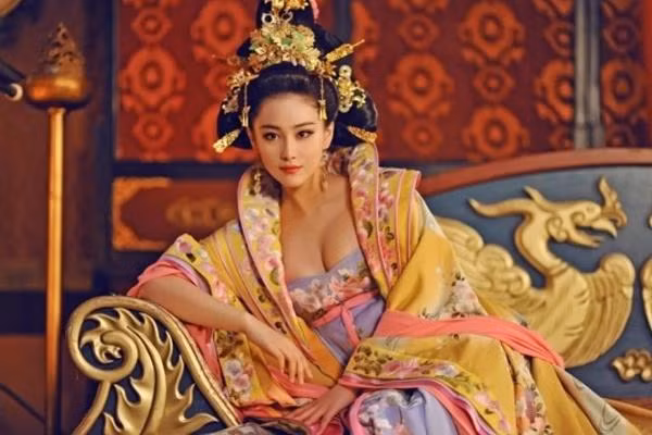 Hoang de&nbsp;Trung Hoa nao&nbsp;ngay dem thi tam my nhan den muc dot tu?-Hinh-3