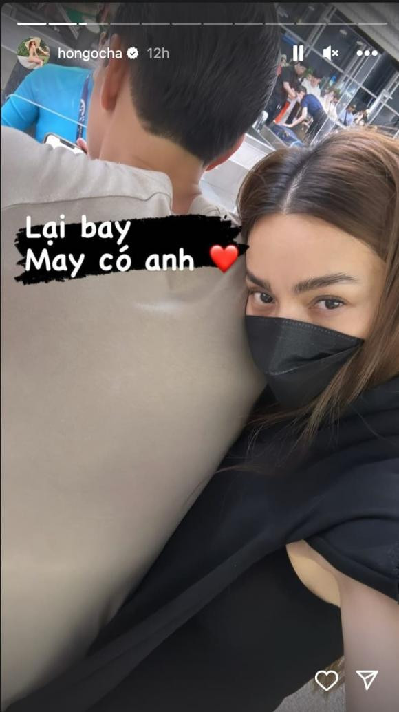 Hồ Ngọc Hà gửi lời cảm ơn chồng vì điều này. Hiện tại, Hà Hồ và Kim Lý đã đưa cặp sinh đôi Lisa và Leon vi vu khắp nơi. Cả hai muốn các con có kì nghỉ hè thú vị và trải nghiệm nhiều hơn. Trong khi Lisa ham học hỏi và dạn dĩ, Leon lại có phần nhát hơn nhưng được cái lúc nào nhóc tì cũng vui vẻ và rươi cười với mọi người.