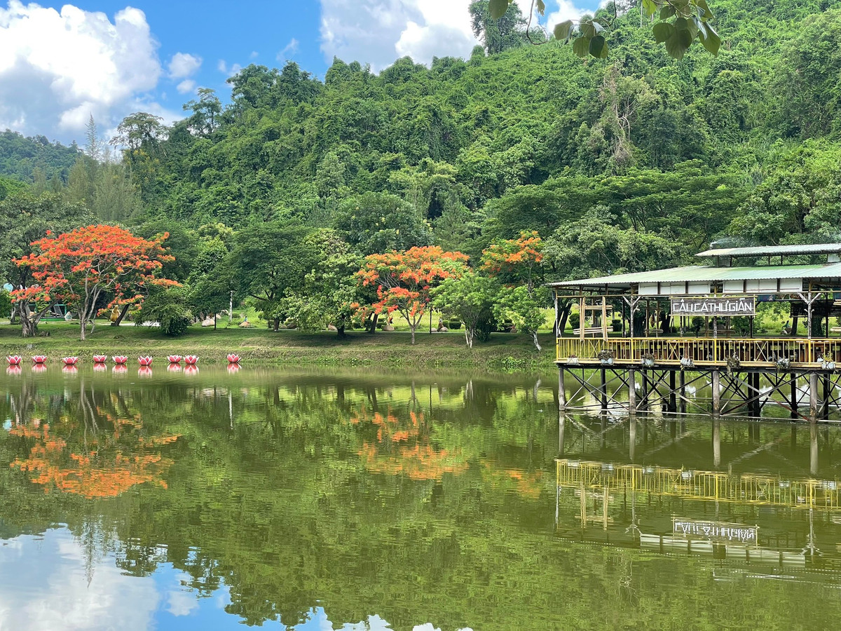 Giai nhiet mua he mat lanh voi cong vien thac Yang Bay