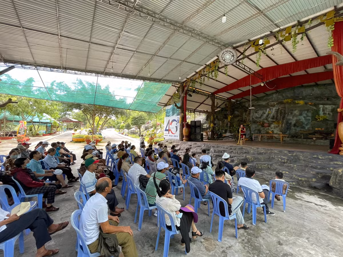 Xem biểu diễn âm nhạc dân tộc Raglai.