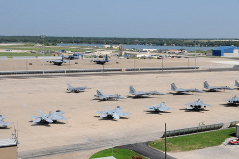 Nhiều loại máy bay khác nhau có tại căn cứ Fort Worth.