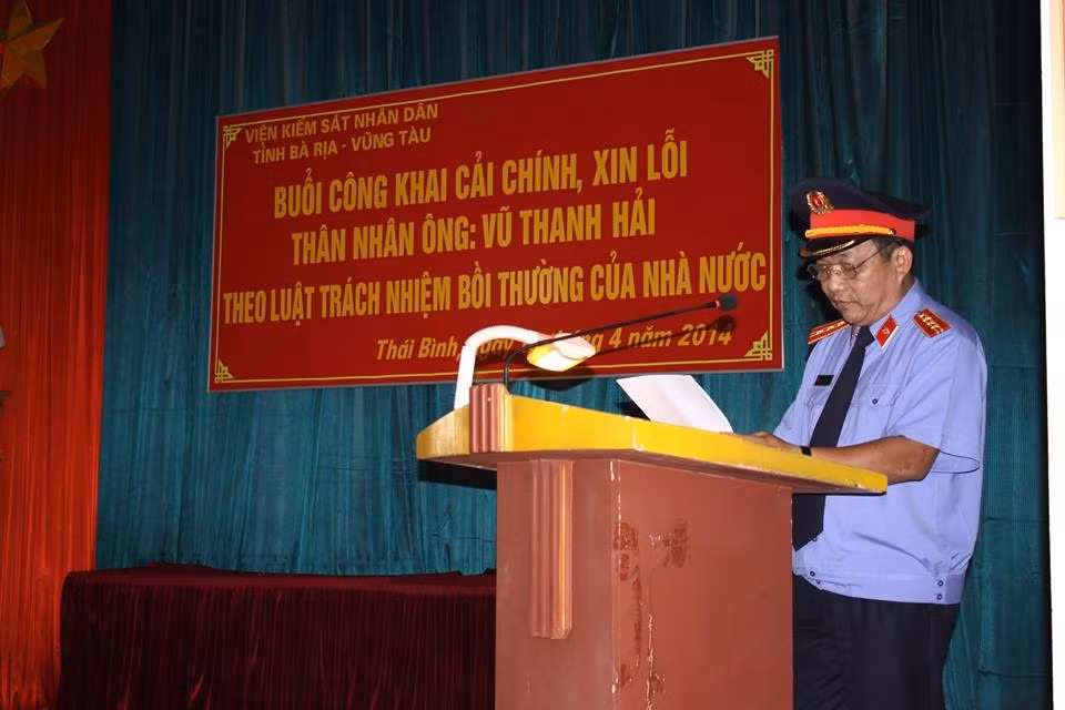 Đại diện VKSND tỉnh Bà Rịa - Vũng Tàu trong buổi công khai xin lỗi thân nhân ông Vũ Thanh Hải.