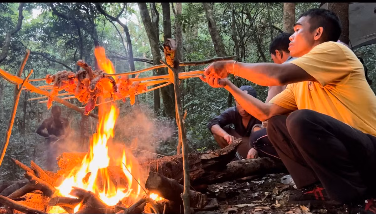 Kham pha dinh nui thieng Brah Yang o cao nguyen Di Linh-Hinh-12