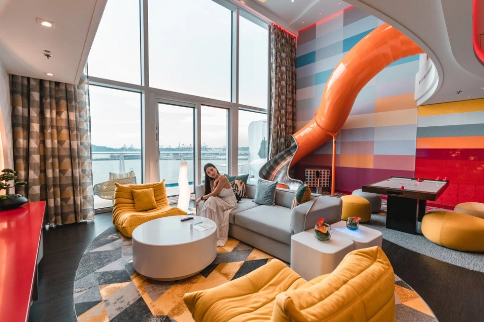 Khach Viet chi tien trieu sang Singapore trai nghiem sieu du thuyen-Hinh-2