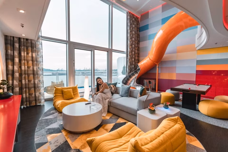 Khach Viet chi tien trieu sang Singapore trai nghiem sieu du thuyen-Hinh-2