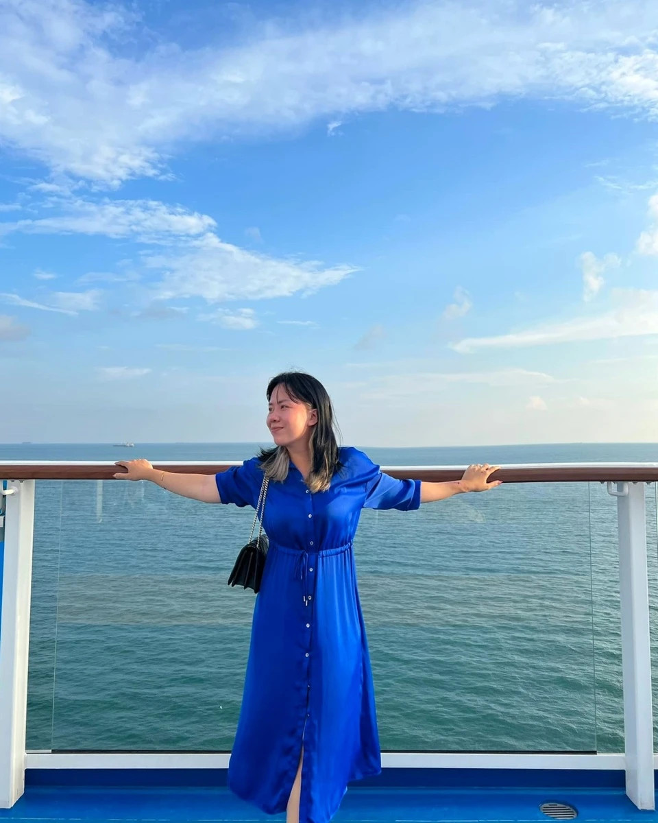 Khach Viet chi tien trieu sang Singapore trai nghiem sieu du thuyen-Hinh-9