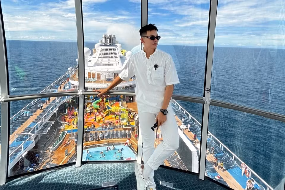 Khach Viet chi tien trieu sang Singapore trai nghiem sieu du thuyen-Hinh-5