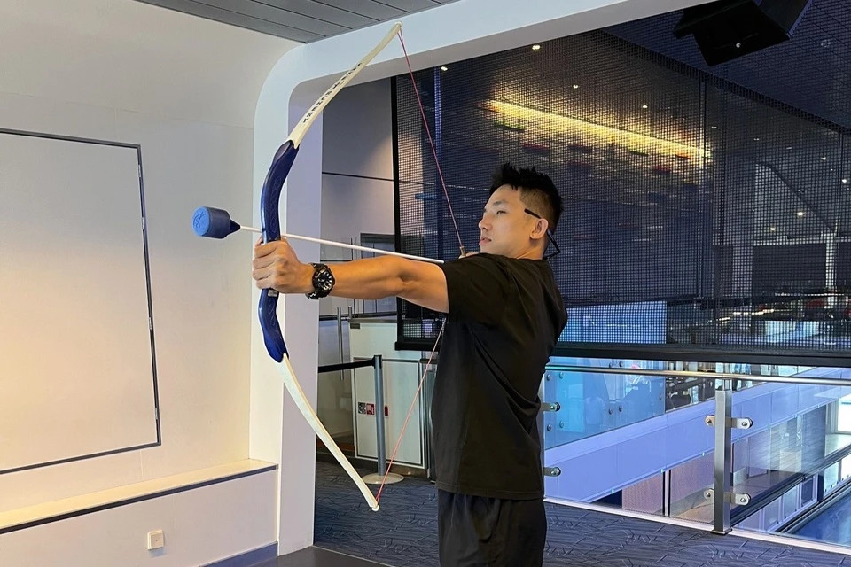 Khach Viet chi tien trieu sang Singapore trai nghiem sieu du thuyen-Hinh-7