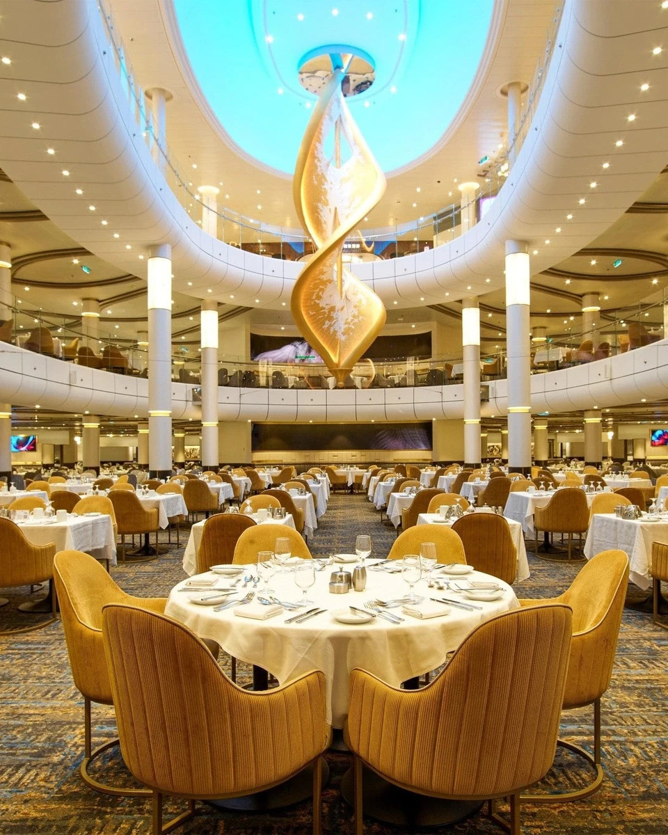 Khach Viet chi tien trieu sang Singapore trai nghiem sieu du thuyen-Hinh-11