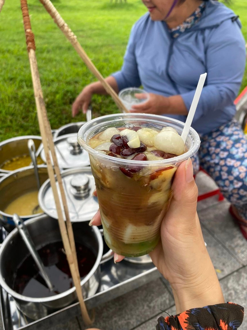 Ba me lai xe 2.240 km dua con trai du lich xuyen Viet-Hinh-7