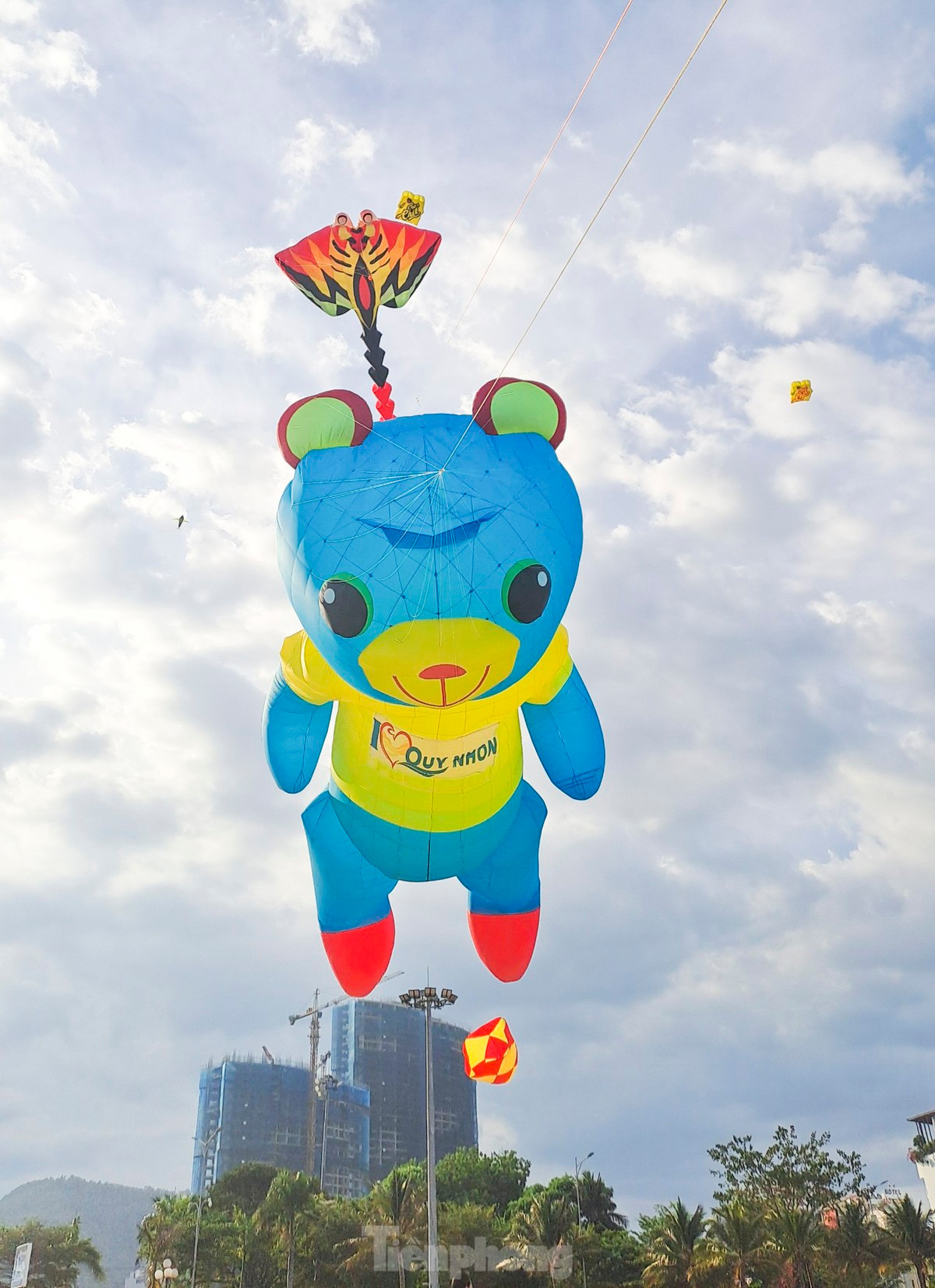 br/> Theo lãnh đạo UBND TP. Quy Nhơn, liên hoan diều nghệ thuật Quy Nhơn - Bình Định năm 2024 có khoảng 200 con diều của 3 CLB ở TPHCM tham gia.