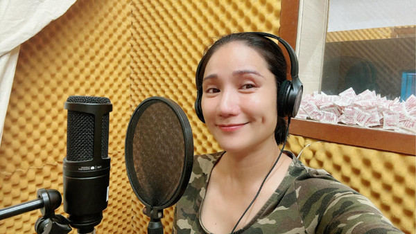 Khi chia tay chồng, MC Cát Tường nuôi cô con gái duy nhất của hai người. Cuộc sống của chị gặp nhiều khó khăn, gia cảnh nghèo khó. Nữ MC sinh năm 1977 từng tâm sự tuy rằng làm mẹ nhưng chị không thích trẻ con và cho rằng bản thân không phải người mẹ tốt. Nữ MC kể: "Tôi sinh con khi tuổi còn quá trẻ, tình cảm lại không như ý nguyện nên không thể toàn tâm toàn ý chăm sóc con. Tôi ngại thay tã, tắm rửa và cho con ăn. Mẹ tôi mới là người chăm sóc tốt nhất cho con gái".