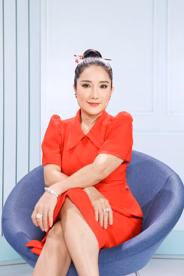 Sở hữu một sự nghiệp thành công nhưng đời tư chị lại gặp nhiều trắc trở. Được biết, thời điểm khi sự nghiệp đang gây được ấn tượng thì nữ MC quyết định dừng lại. Nữ MC quyết định kết hôn và sinh con. Thời điểm đó, chị an phận với thiên chức làm mẹ, làm vợ. Rất tiếc, cuộc hôn nhân đó không kéo dài khi chị và chồng quyết định "đường ai nấy đi" sau khi có một con chung.