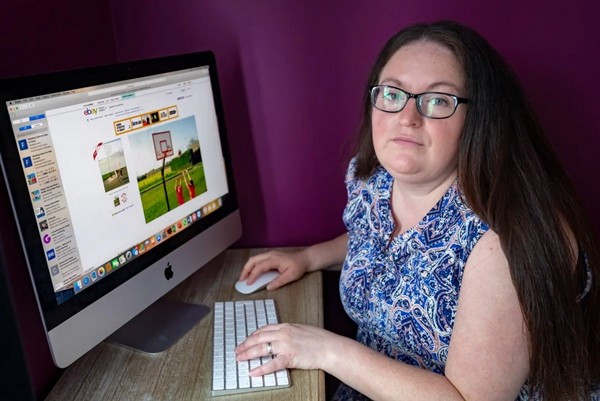 Mac benh la, mot phu nu mua do online luc ngu va bi lua tien