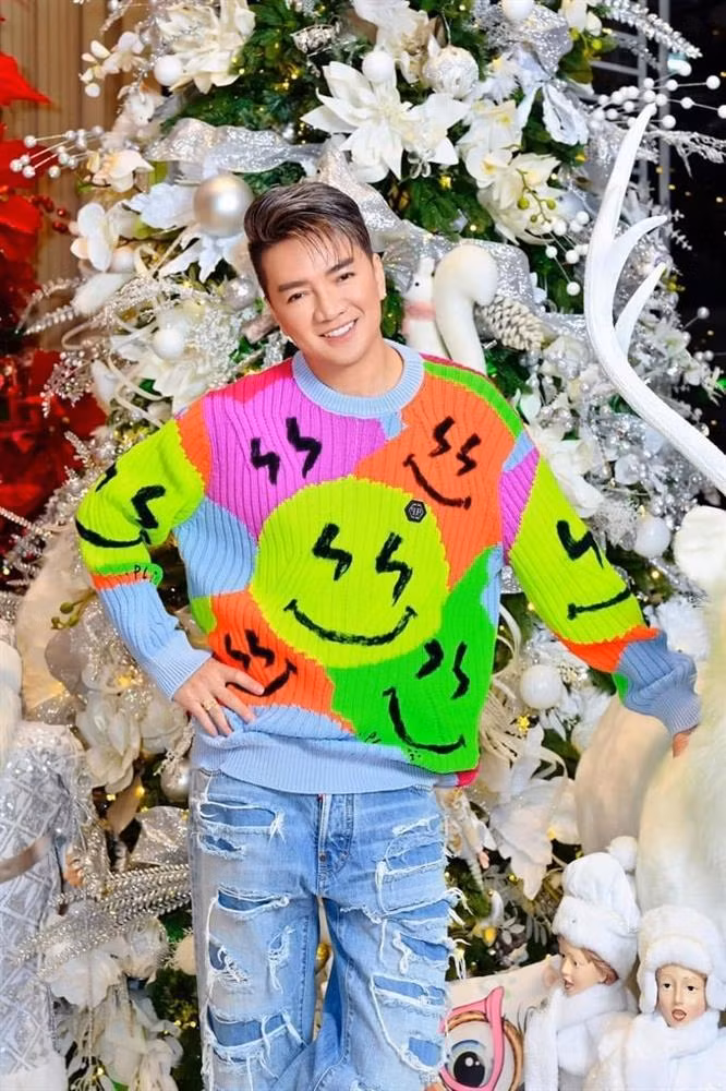 Hoa hau, my nhan Viet cong khai livestream ban hang chot tien ty-Hinh-4