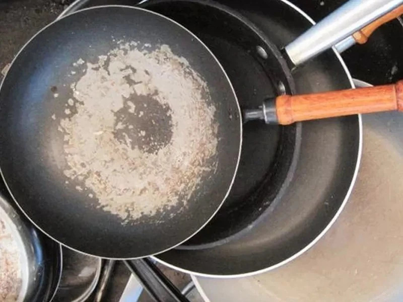 Chao chong dinh bi bong troc, co nen dung tiep?