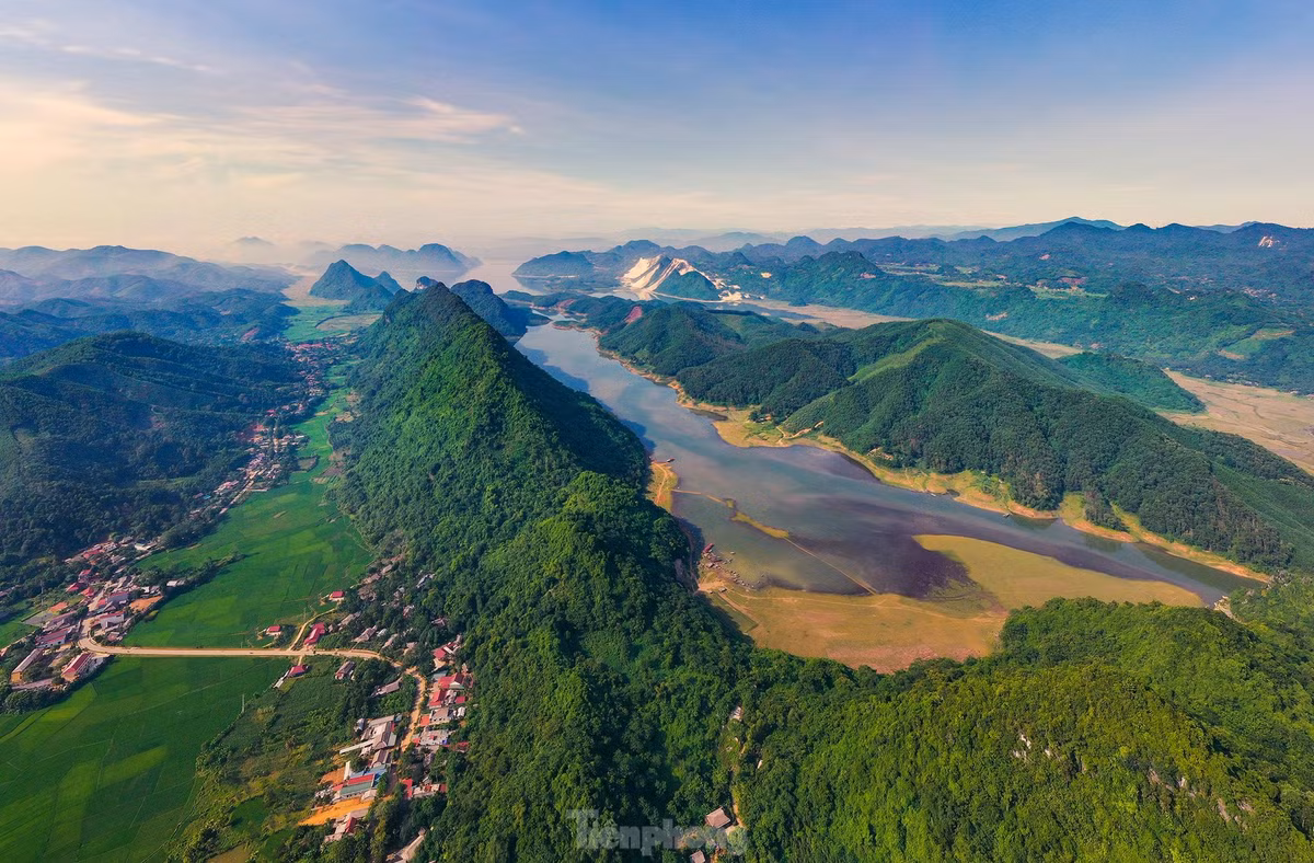 Quy hoạch xác định đây là Khu du lịch quốc gia trọng tâm của vùng trung du và miền núi Bắc Bộ với sản phẩm du lịch đặc trưng gắn với giá trị văn hóa dân tộc và hệ sinh thái hồ Thác Bà;