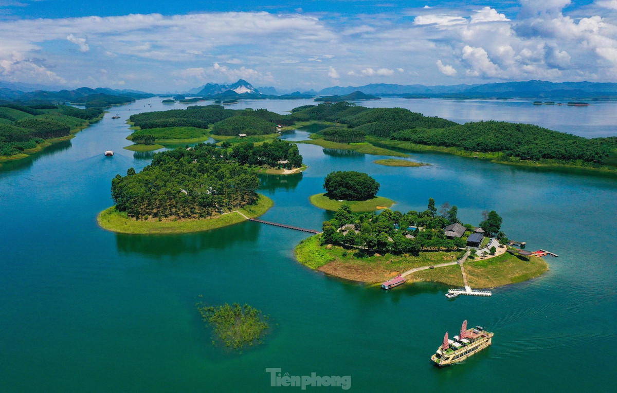 Đây còn là vùng bảo tồn, phát huy giá trị sinh thái tự nhiên, đa dạng sinh học và văn hóa đặc thù của quốc gia; là vùng có vị trí chiến lược quan trọng về quốc phòng, an ninh quốc gia; vùng bảo đảm an ninh năng lượng, cấp nước, thủy lợi cho vùng đồng bằng sông Hồng.