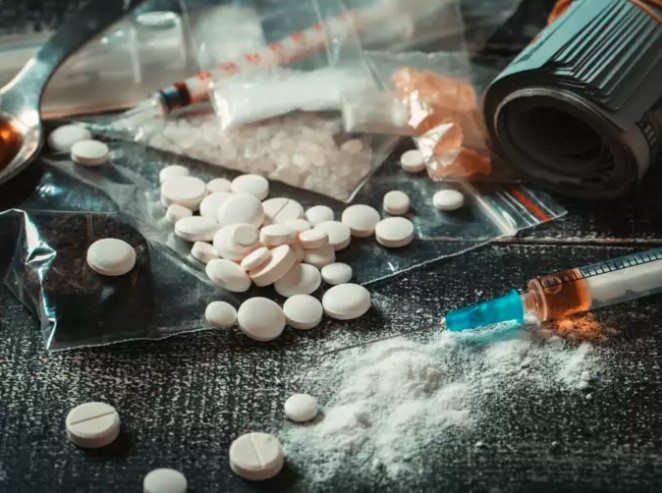 Những mối đe dọa tiềm ẩn đối với khả năng sinh sản của nam giới: Hút thuốc và sử dụng ma túy tiêu khiển không chỉ có hại cho sức khỏe tổng thể mà chúng còn gây hại cho hệ thống sinh sản của bạn. Ngay cả việc hút thuốc vừa phải cũng có thể dẫn đến giảm số lượng và khả năng vận động của tinh trùng.