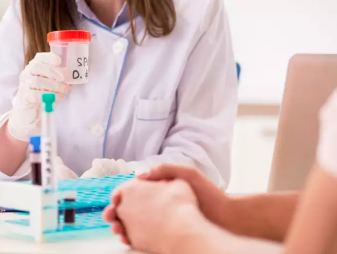 Nhiệt do máy tính xách tay tạo ra làm tăng nhiệt độ bìu, điều này có thể tác động tiêu cực đến việc sản xuất và chất lượng tinh trùng. Do đó thay vì để laptop trên đùi, hãy sử dụng bàn làm việc để bảo vệ sức khỏe sinh sản của chính mình.