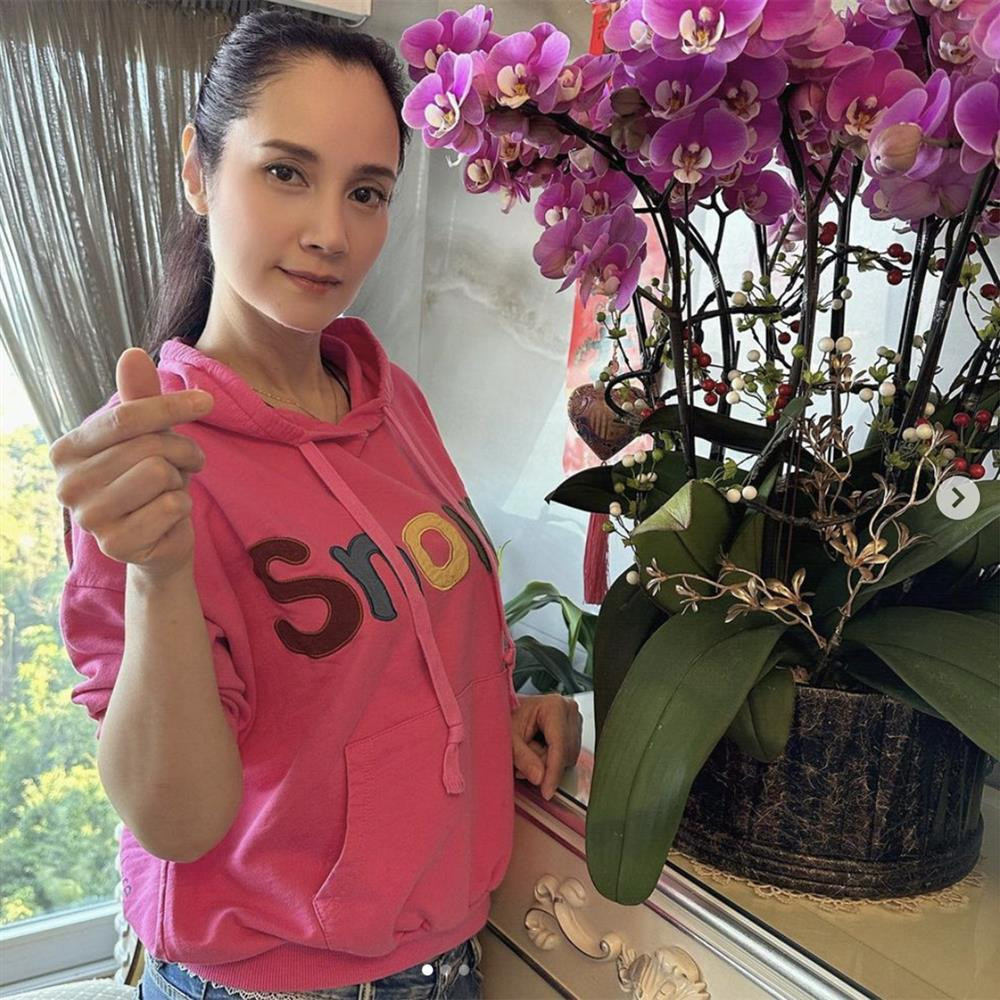 Tuoi xe chieu bi dat cua 'bom sex' Trinh Diem Le o tuoi 52