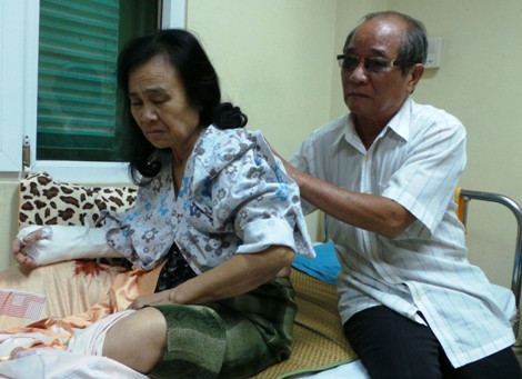 Bà Tạ Thị Tuất đang điều trị tại Bệnh viện Xanh Pôn.