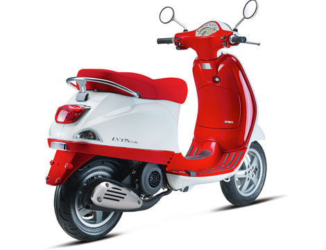 Hai mẫu Vespa Bi-color.