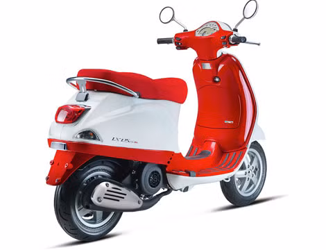 Hai mẫu Vespa Bi-color.