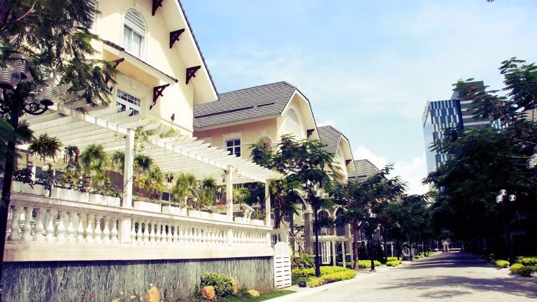 Sovico Holdings còn liên kết cùng Tổng Công Ty Du lịch Sài Gòn (Saigontourist) đầu tư vào một dự án có quy mô lớn nhất nhì trên Đảo Phú Quốc: Khu Du Lịch Sinh Thái Đảo Phú Quốc - trực thuộc sự quản lý và điều hành của Công ty Cổ Phần Sài Gòn Sovico Phú Quốc.