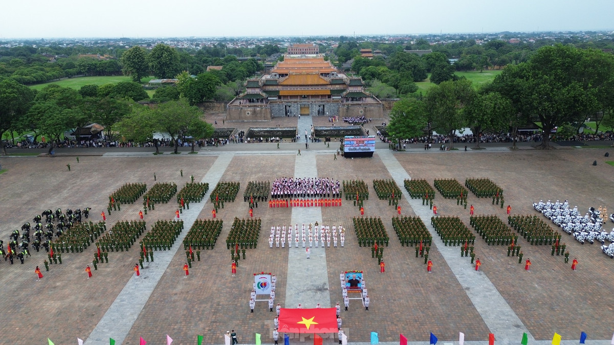 Man nhan cac man dien tap chong khung bo cua luc luong cong an