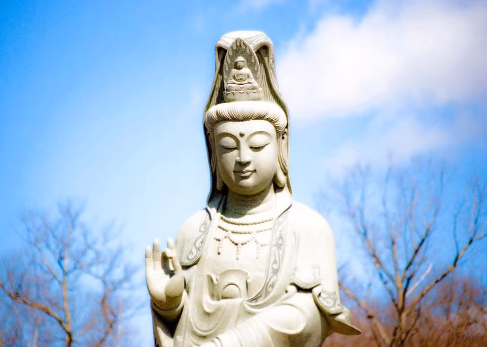 Tôn tượng Bồ-tát Quán Thế Âm.