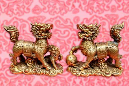 Người ta tin rằng kỳ lân mang lại may mắn cho những người muốn thăng tiến trong công việc, đặc biệt là những người phục vụ trong quân đội. Kỳ lân là biểu tượng của sỹ quan cao cấp nhất, hình ảnh của nó thường được thêu trên áo choàng của luật sư.