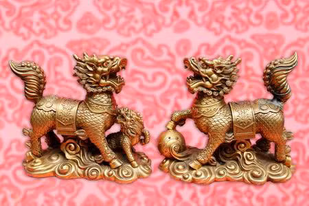 Người ta tin rằng kỳ lân mang lại may mắn cho những người muốn thăng tiến trong công việc, đặc biệt là những người phục vụ trong quân đội. Kỳ lân là biểu tượng của sỹ quan cao cấp nhất, hình ảnh của nó thường được thêu trên áo choàng của luật sư.