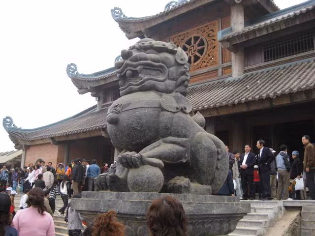 Sử dụng Sư tử hay Kì lân để trấn yểm hoàn toàn xa lạ với văn hóa Việt. Ảnh: Sư tử được đặt tại chùa Bái Đính, Ninh Bình.