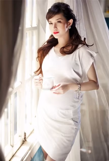 Quỳnh Chi hài lòng với cuộc sống hiện tại.