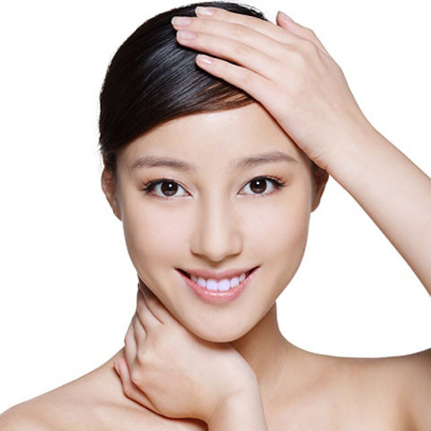 1. Người có mũi thẳng, lỗ mũi không hếch, cánh mũi đầy đặn: Mũi là Tài bạch cung, mũi thẳng, đầu mũi tròn nhiều thịt là tướng mũi tốt, đầu mũi đầy đặn tượng trưng cho tâm địa lương thiện, tài vận dồi dào.